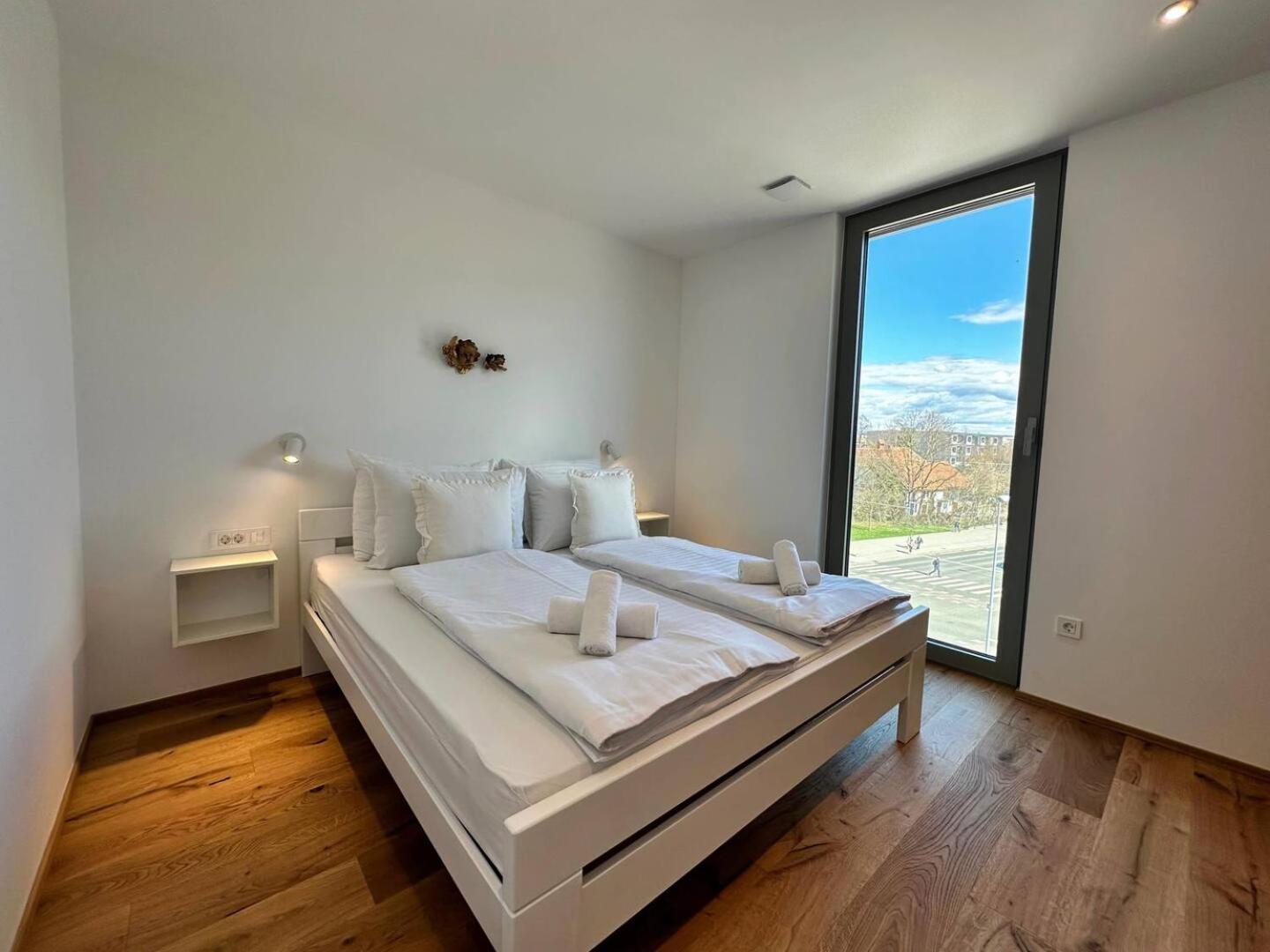 Apartment Angel Wings Premium